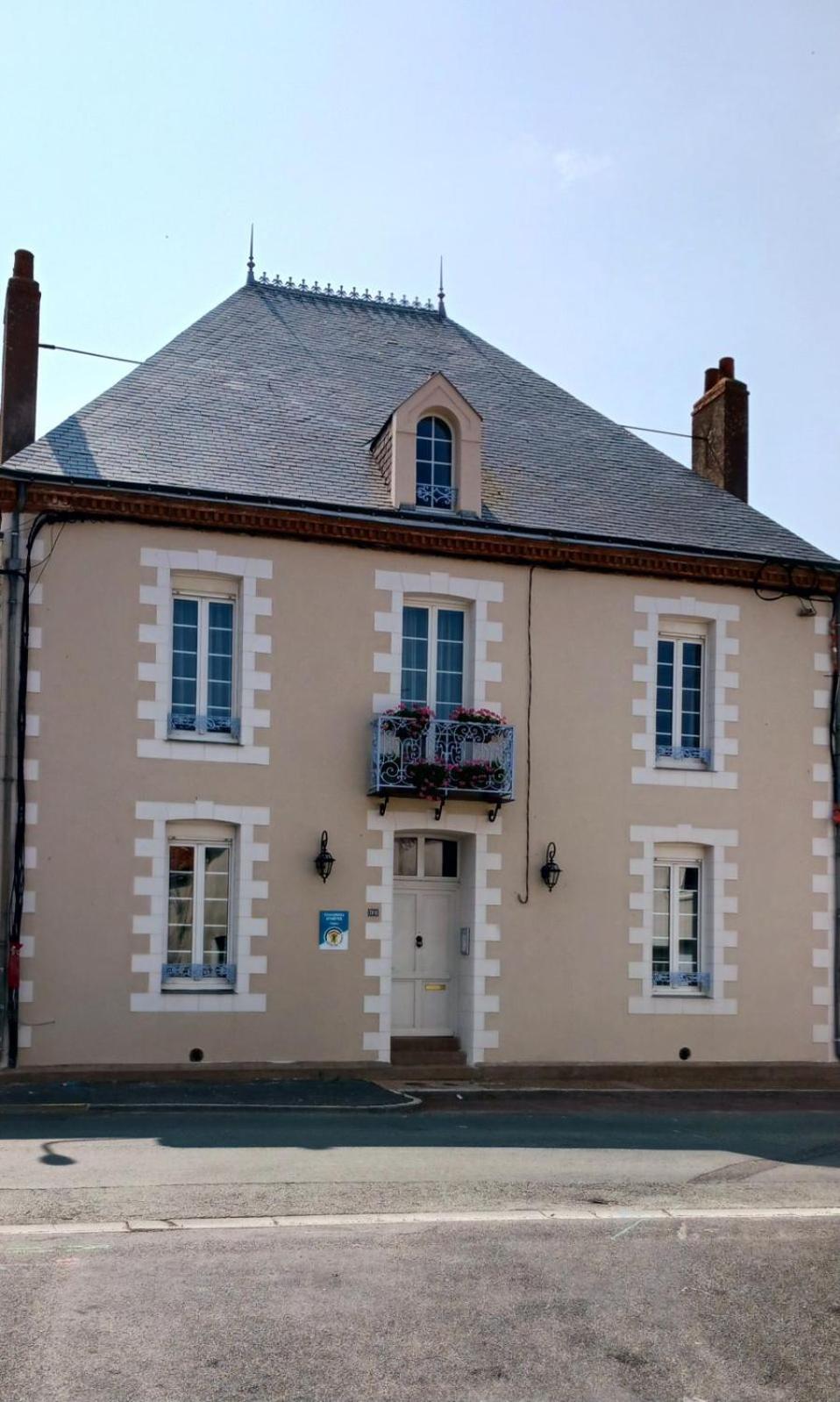 Hotel Le Griffon 1855 Saint-Laurent-Des-Autels Exterior foto